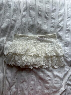 Edikted Cream Lace Tiered Mini Skirt